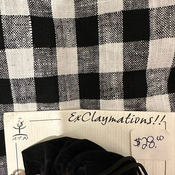 ‘90’s kitschy “old school house” handmade clay pin/brooch with real gold trim - Picture 5 of 6